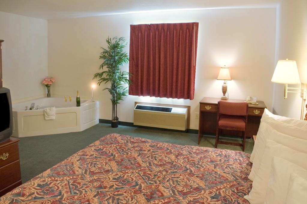 Americas Best Value Inn - Gaylord Room photo